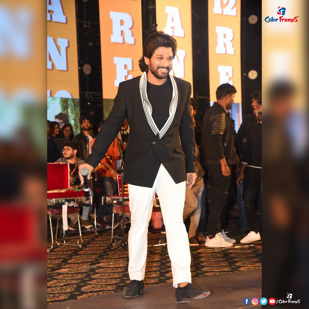 colorframesind's tweet photo. Stylish Star Allu Arjun Musical Night Look
#AlaVikuntapuram #AlluArjun #Colorframes #AlaVikuntapuramMovieMusicalNightEvent #TalkingFilmsAlluArjun https://t.co/tUOQJSdH7p