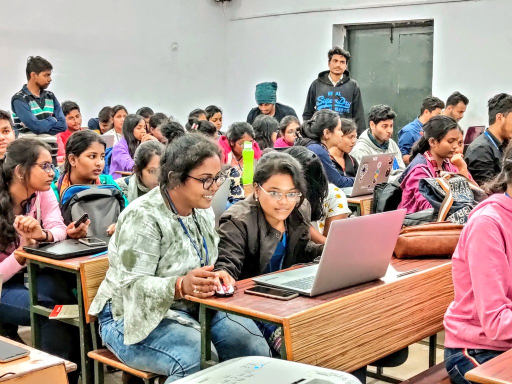 SkAyaz97's tweet photo. It was a great experience to speak on Design Thinking, UX Principles and taking workshop on @figmadesign 
Successfully completed 1st #Hackweeks of #UtkalHacks 2.0
@emishacommunity https://t.co/C1ZnkhBrSe