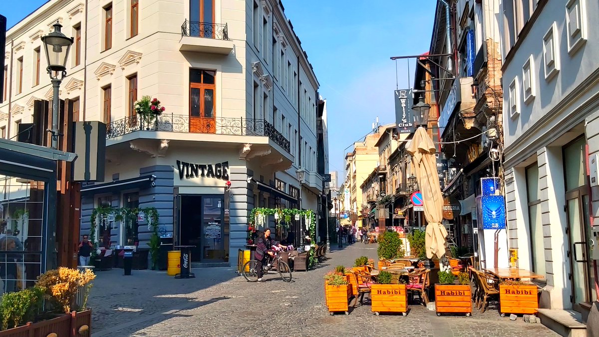 bucharest_today's tweet photo. Are you a #traveler? ♥️🥰
Have you ever visited #Bucharest, 🇷🇴 #Romaniancapital city? Here are some flavors of one of the most hidden urban gems in #Europe.
Ready to explore? 😍
#visitBucharesttoday #visitBucharest #exploreBucharest #Romania
https://t.co/sZ9vPPQ0OR https://t.co/xpPdFaalfN