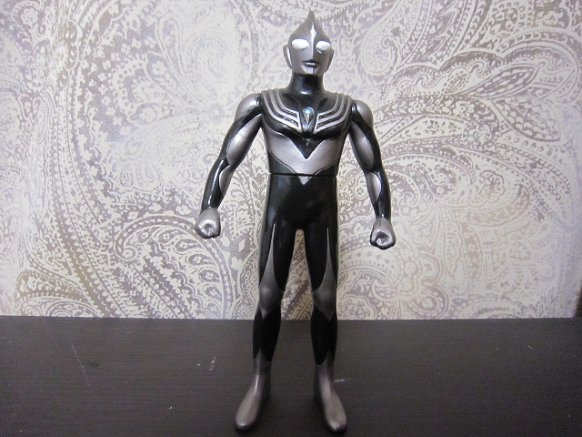 ট ইট র 地獄猫 バンダイ製ティガダーク 劇場版 ウルトラマンティガ 他登場 ティガバトル6超古代戦士セット より 劇場版のスーツアクターの体系に似ているという事情で旧造形のままと聞いたことがあります 後に単品販売 告知無しに新規造形になっ ট ইট র 地獄猫 バンダイ製ティガダーク 劇場版 ウルトラマンティガ 他登場 ティガバトル6超古代戦士セット より 劇場版のスーツアクターの体系に似ているという事情で旧造形のままと聞いたことがあります 後に単品販売 告知無しに新規造形になっ