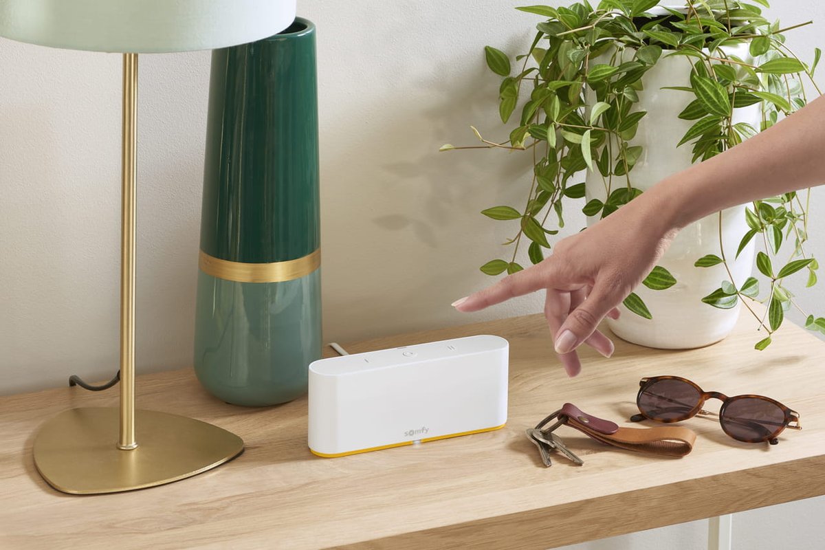SmartHomeStuff's tweet image. #Somfy #TaHoma Switch, new home automation gateway, 3 protocols.