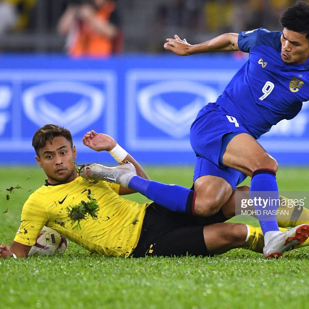 HarimaumalayF's tweet photo. Tinggal 13 penampilan lagi, Aidil Zafuan akan mendapat caps yang ke-100 utk 🇲🇾Harimau Malaya. Ketika ini, Aidil mndpt 87 caps. Untuk rekod, pemain yang mndpt caps terbanyak dlm sejarah 🇲🇾Harimau Malaya adalah Soh Chin Aun dgn 114 caps. Mampukah Aidil memecahkan rekod trsbut? https://t.co/85kz5A08FY