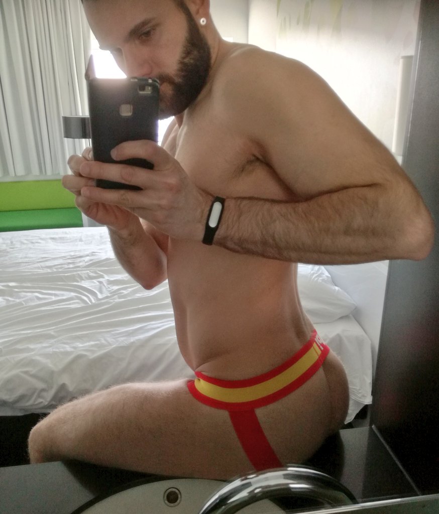 _WolfRayet_'s tweet photo. please subscibe. im trying to make a big donation on the huges big fire on victoria and new south wales. https://t.co/47OgBwL2Vm