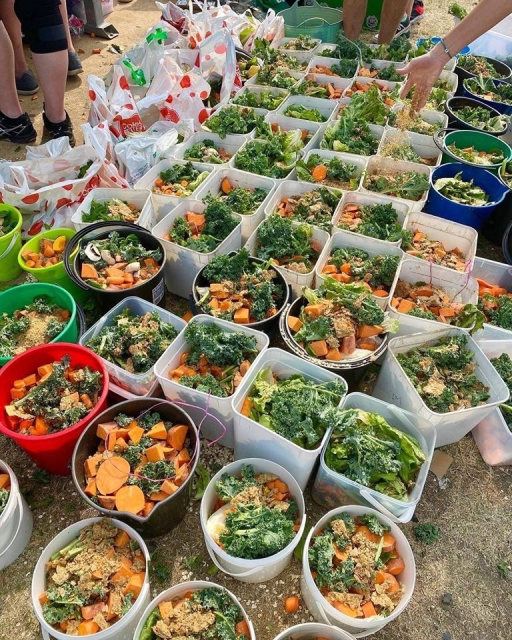 Melentha's tweet photo. Meals prepared for Aussie Animals effected by bushfires https://t.co/eeiPossFfn https://t.co/gzceA6PpYe