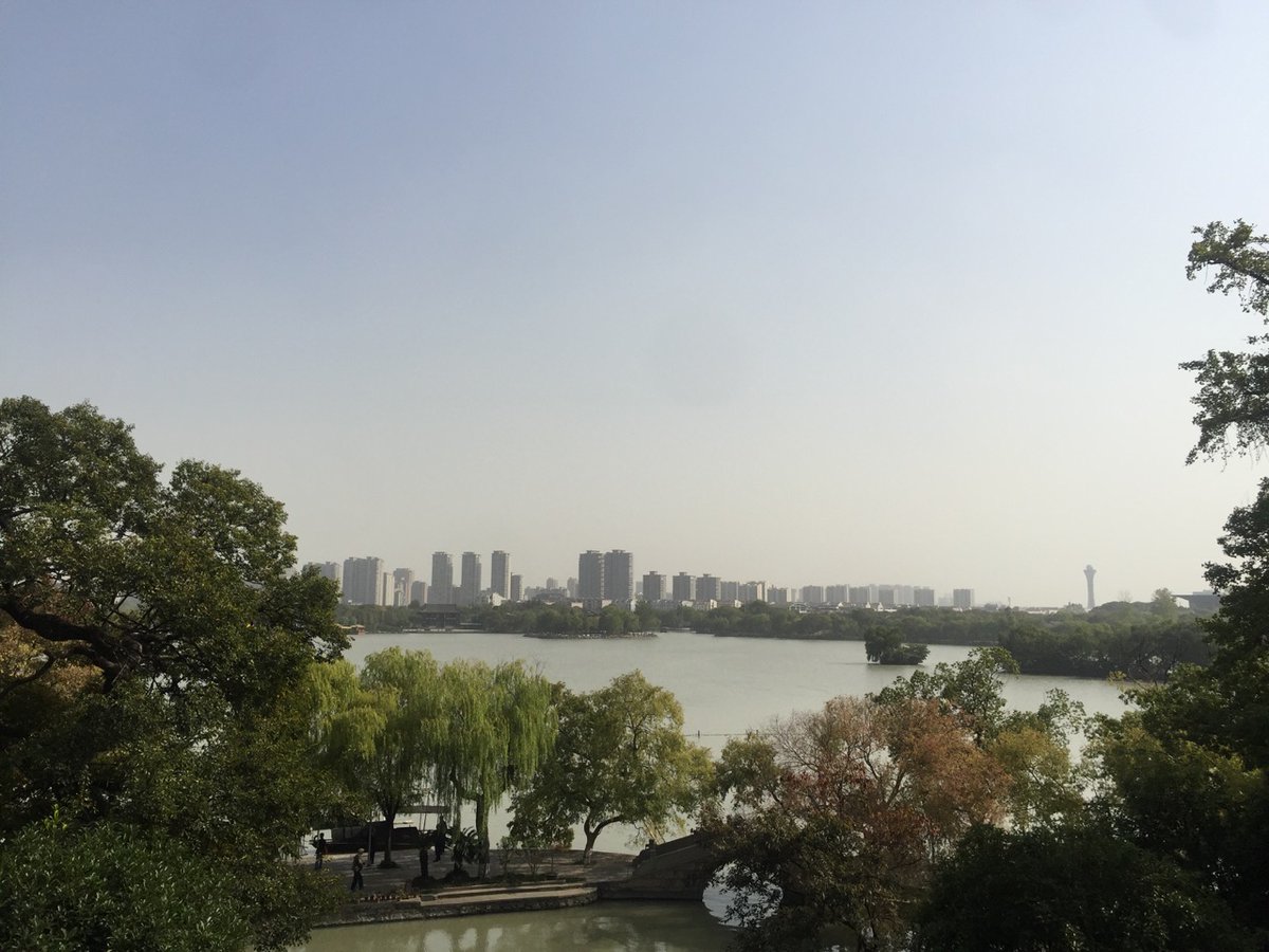 Psyching up for the big fight here at the Tower of Mist and Rain, in the South Lake of Jiaxing 👊✍️🤼‍♀️

#wuxia #martialarts #kungfu #translation #chineseliterature #condorheroes #jinyong #aheroborn #abondundone #asnakelieswaiting🐍 #aheartdivided💔 #金庸 #射鵰英雄傳