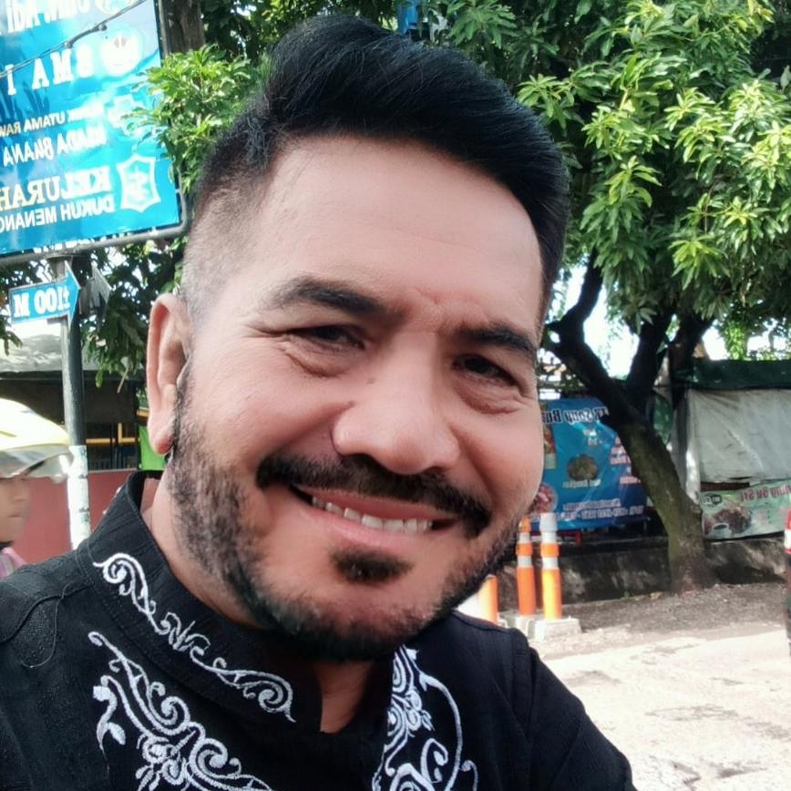 Jangan pernah menangis untuk seseorang yang telah menyakitimu. Tersenyumlah dan katakan “terima kasih” karena dia telah memberimu kesempatan untuk menemukan seseorang yang lebih baik.