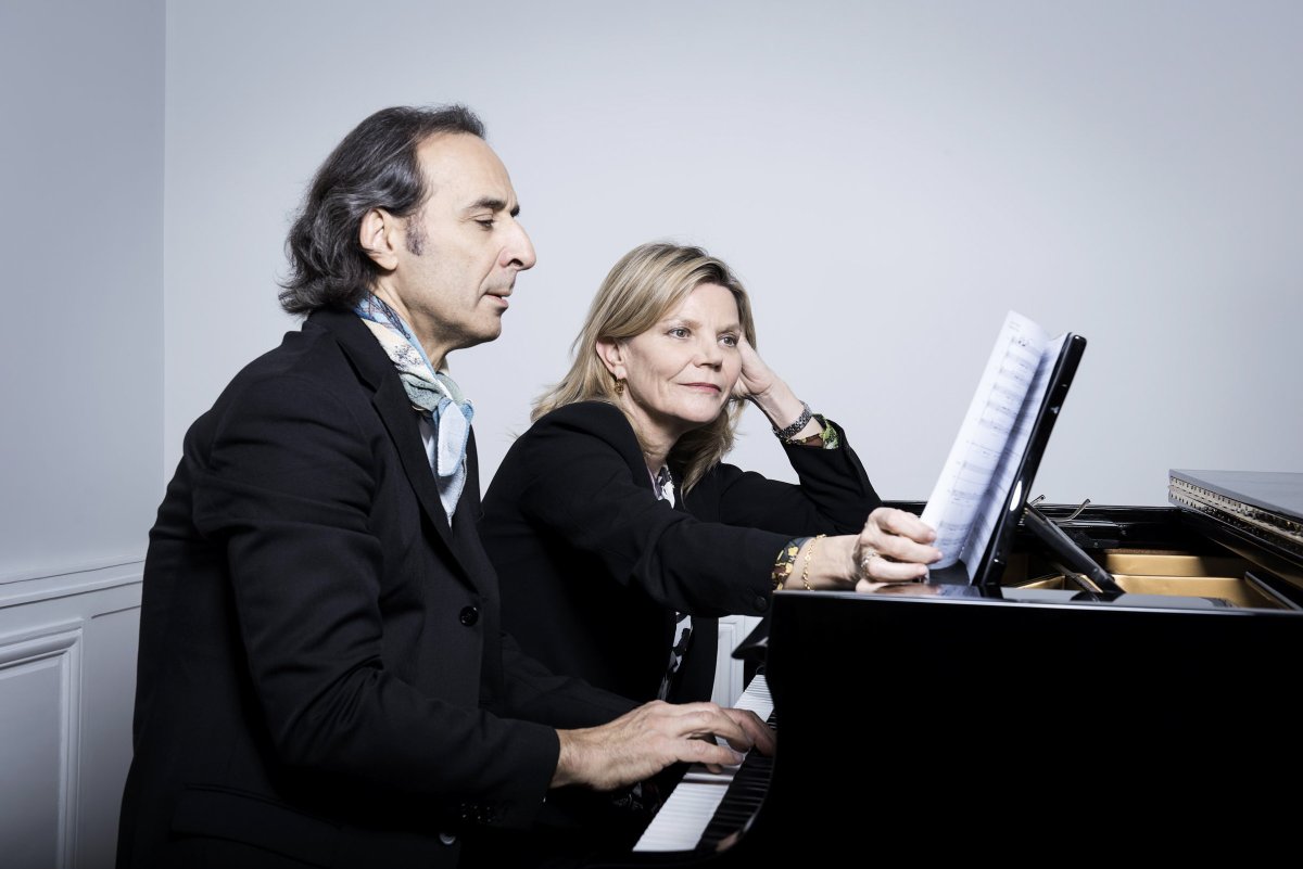 「ヴァレンティノ」の ピエール パオロ・ピッチョーリが衣装を担当したオペラ「サイレンス」が日本上陸。川端康成の短編小説「無言」を基にしたストーリーで、グランド・ブダペスト・ホテルを手掛けたアレクサンドル・デスプラ初のオペラ作品です。
fashionsnap.com/article/2020-0…