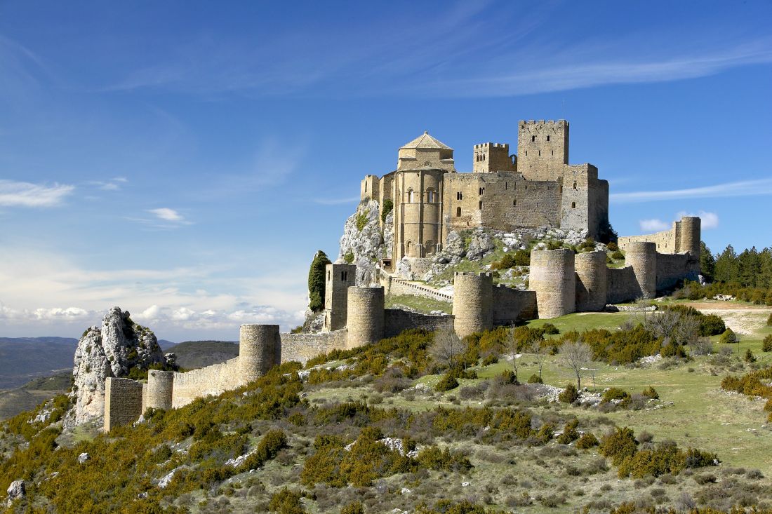 El castillo de Loarre supera su récord de visitas en 2019.
110.000 personas han visitado la fortaleza románica a lo largo del pasado año.
👉 turismodearagon.com/2020/01/02/el-… 
#AragónTurismo
