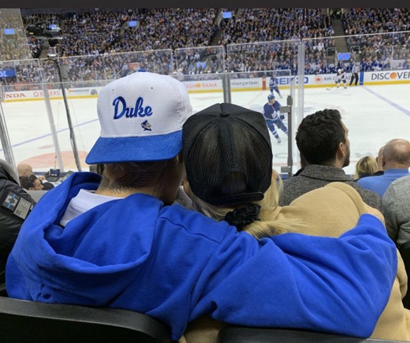 haileysoutfits's tweet photo. Hailey and Justin at a hockey match in Toronto. https://t.co/1DD2de6wPz