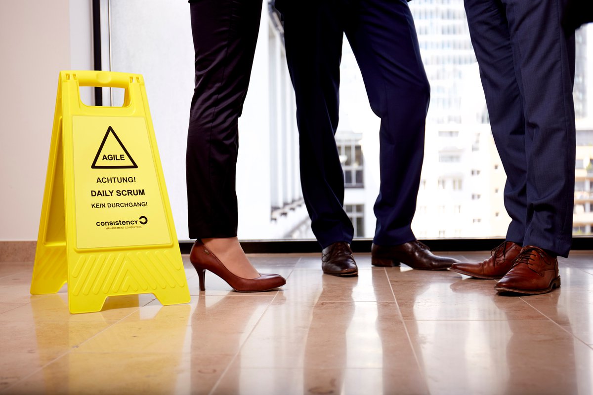 #agilehacks - Meeting Wahnsinn

Durchschnittlich 10-15 Meetings pro Woche – und nur 3-4 davon erscheinen wirklich produktiv? (HBR, 2017) 
Wer kennt das nicht auch? 

Was sind eure Tipps für effizientere Meetings? #agilehacks #consistency #makeitefficient

hbr.org/2017/07/stop-t…