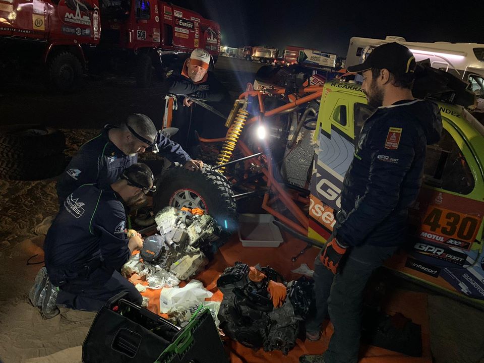 A pocos kilómetros del comienzo de la especial, nuestro motor ha sufrido una avería, nuestro equipo trabaja para poder continuar en carrera. 
<a href="/ActionServiceVa/">Action Service</a> <a href="/Promyges/">Promyges</a> <a href="/ARB4x4/">ARB 4x4 Accessories</a> <a href="/ciudadautomovil/">Ciudad del Automóvil</a> <a href="/AyuntamientoVLL/">Ayto. de Valladolid</a> <a href="/Dip_Va/">Diputación de Valladolid</a> <a href="/Garmin_Iberia/">Garmin Iberia</a> <a href="/autocaravanasno/">AutoCaravanas Norte</a> <a href="/Autoverde4x4/">Autoverde4x4</a>
<a href="/PargroupMan/">ParGroup</a>