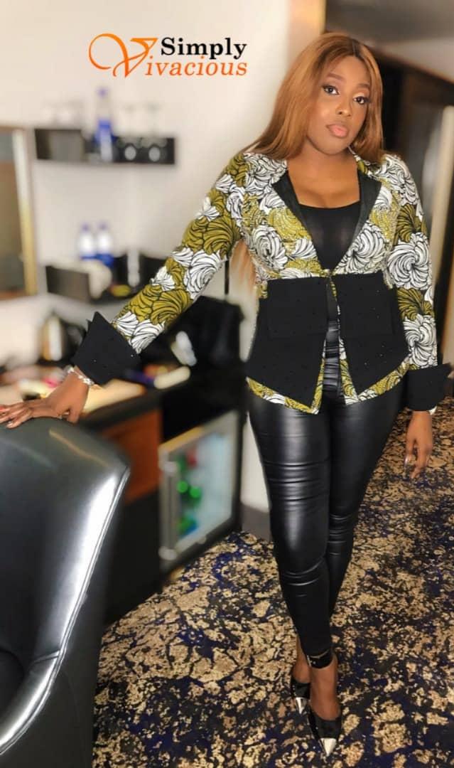 Simplyvivas's tweet photo. Half jacket
Full jacket
Party jacket
Corporate jacket
We've got you covered @Simplyvivas available in Sizes 10-18 at affordable prices
#2020Goals
#ankarajackets https://t.co/JL4l47JOGQ