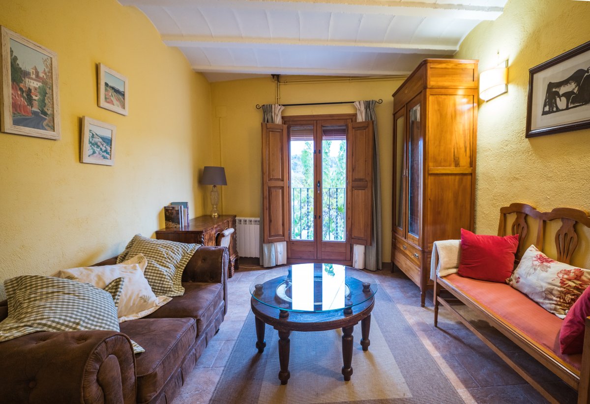 CalGiral's tweet photo. Nuestra casa rural Cal Giral 2 tiene espacios con encanto por toda la casa, rincones para descansar, leer y conversar.

Encontraréis todas las habitaciones y tarifas en nuestra nueva página web: https://t.co/EXPEJu8rmE https://t.co/RDjTvb17z1