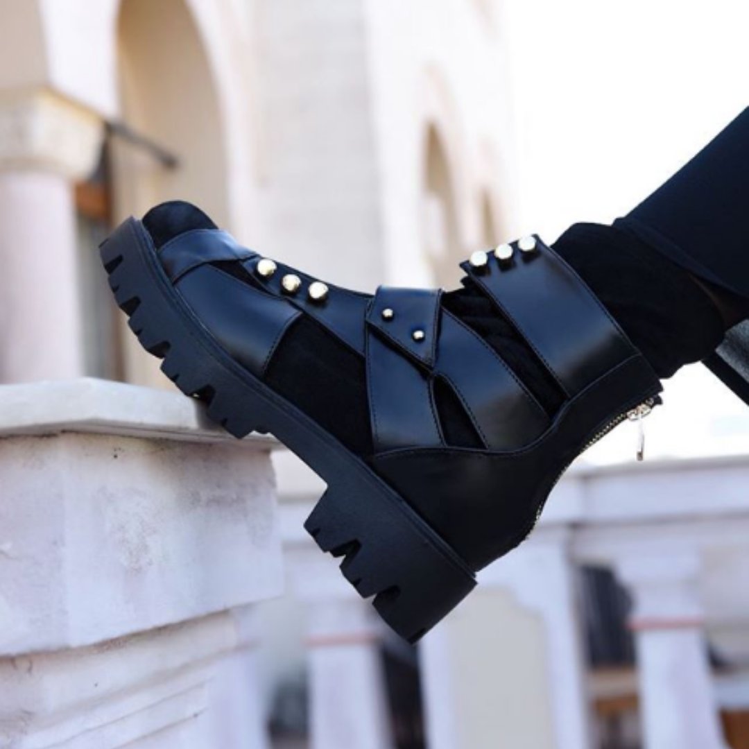 Hardot's  designs are created to emphasize the elegance of the ankles. High quality patented products which are out of the ordinary, through precisely calculated curve and an exciting cut. Discover Hardot at Pure London's AW20/21 edition. Register today: fal.cn/35UAH