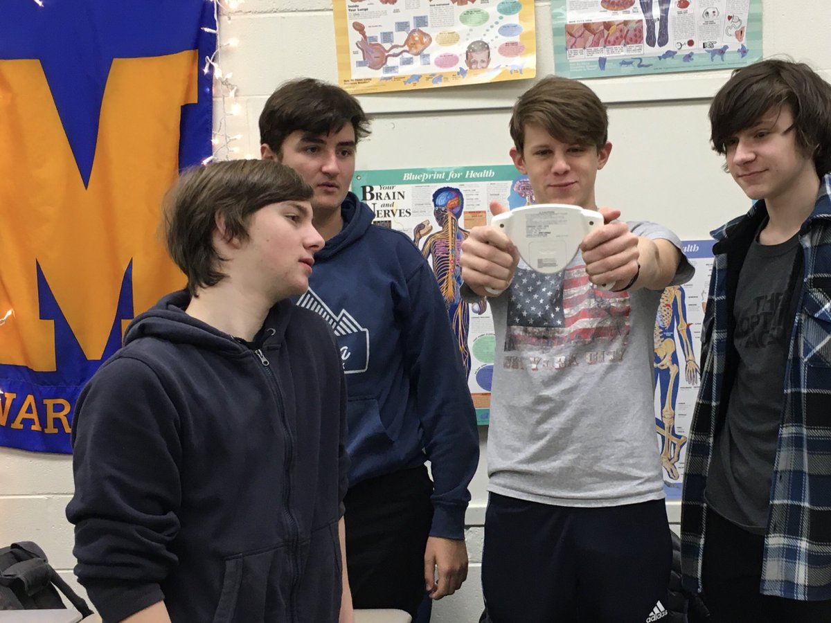 TT_warriors's tweet photo. Calculating our BMI and body fat % @Mariemont_HS @MyPlate #lessprocessedfood #movement https://t.co/I0DrntP4Ma