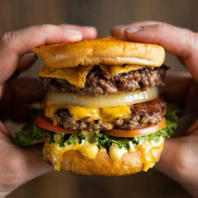 burgerspriest's tweet photo. Ground fresh daily ๐ช #ultrapremiumbeef #californiadouble https://t.co/G8APZv0oOY