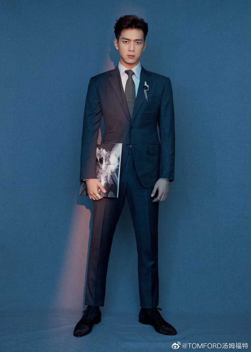 lixianstuff's tweet photo. TOM FORD 

#lixian #lixianstuff #이현 https://t.co/vcRktMvkhu