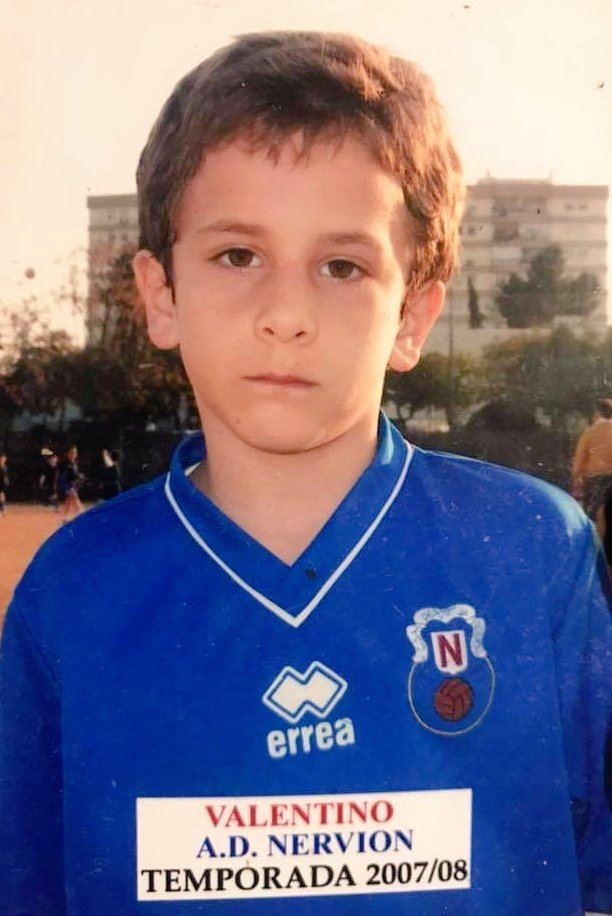 ADNERVION's tweet photo. ¡Estamos de enhorabuena en casa! @ValenFattore3 y Pablo Pérez, ambos ahora en @CanteraSFC, convocados con la @SeFutbol sub-19 para un amistoso ante Italia. Contentos de todo lo que estáis consiguiendo y de que sigáis recordando vuestras raíces. ¡ENHORABUENA! #ADNAzul https://t.co/UKCq9IWUlh