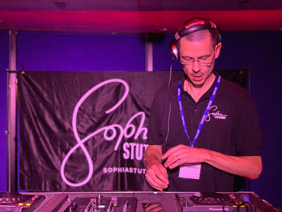 TechnicalFinger's tweet image. Not often I get o the decks these days . . . . just reminiscing :)