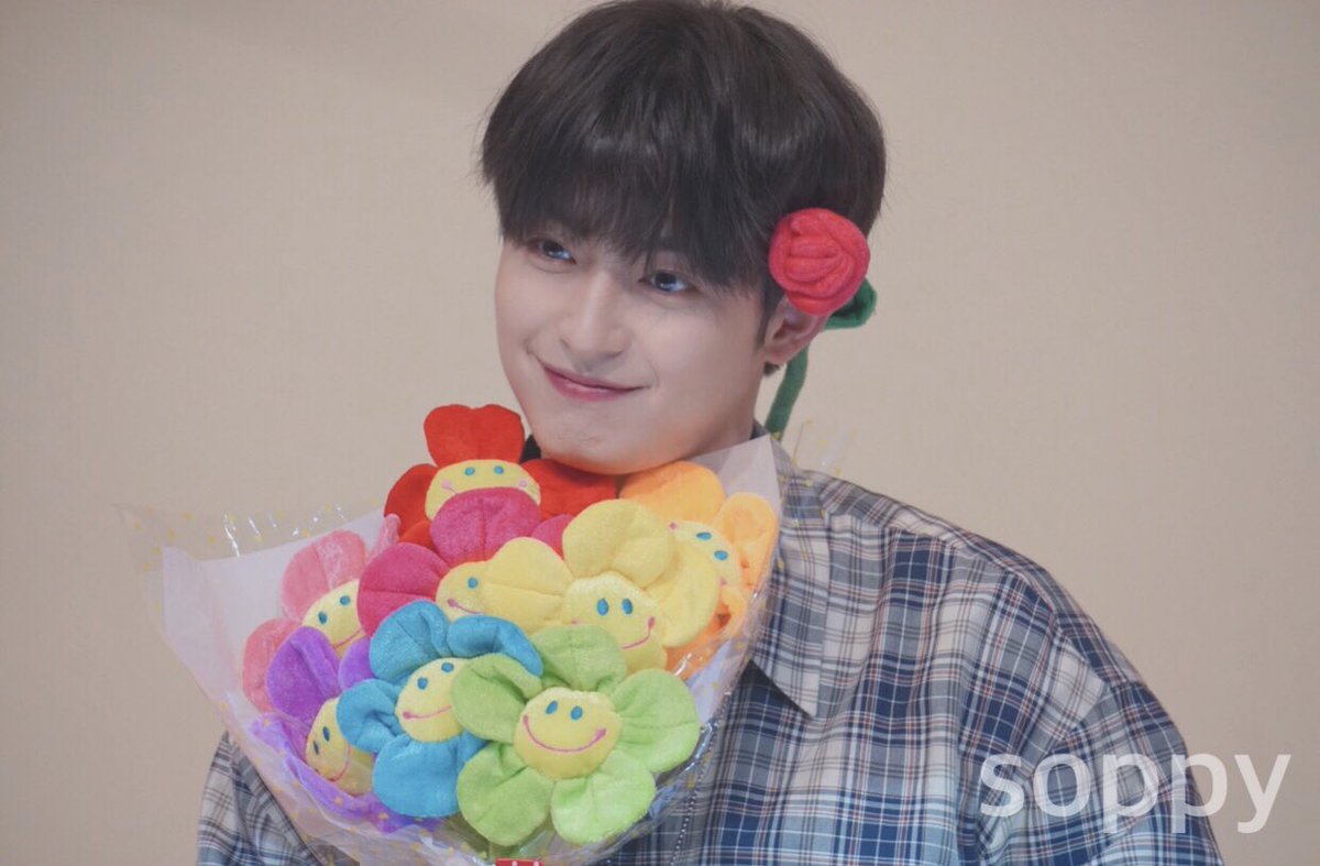 ____spy's tweet photo. 200104 
🐰💐🌹✨💓

#준섭 #신준섭 #배우신준섭 #ShinJunSeop https://t.co/2gAcA0XlYx