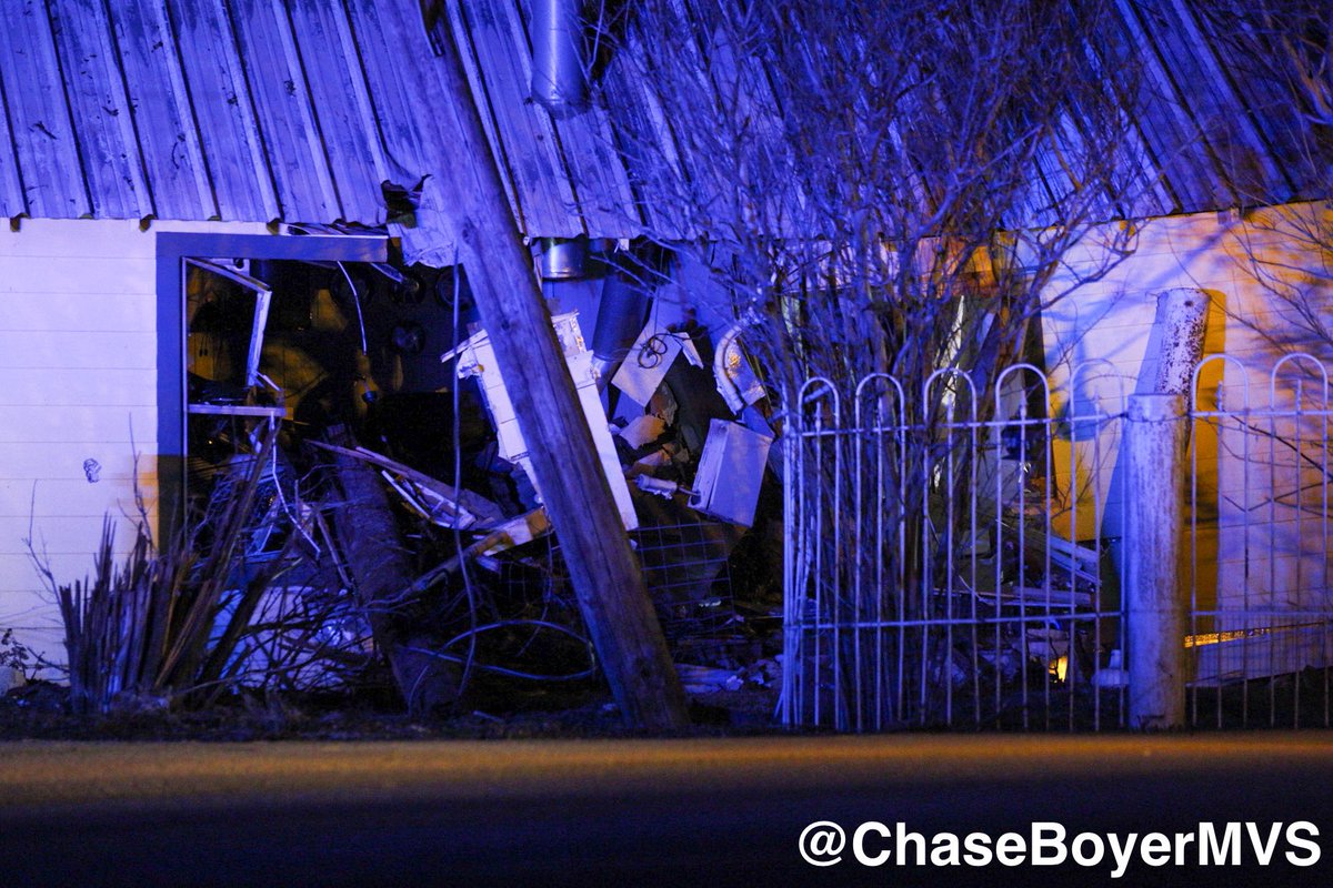 newsphotogchase's tweet photo. #BREAKING 3 people were injured after a sports car crashed through a house in Parker County near Weatherford overnight. TxDPS Troopers are continuing to investigate the accident. @MVSDFW #MVSDFW #DFWNews https://t.co/mqj8M9Laj2
