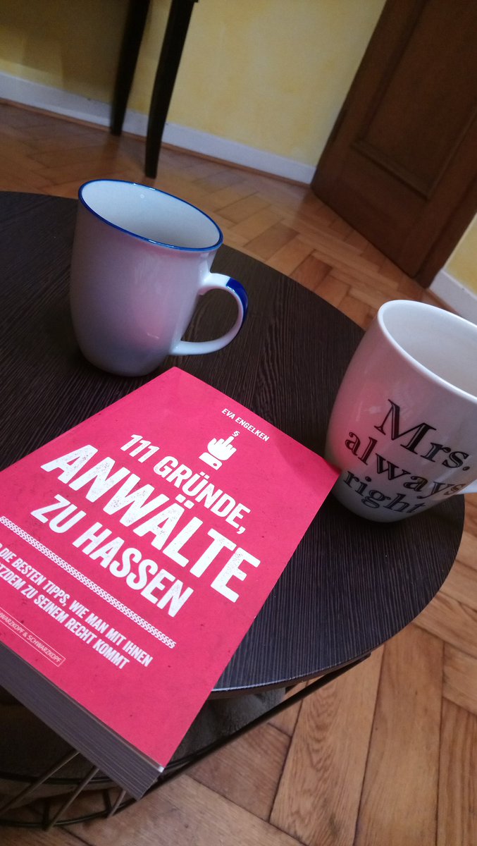 b_wolkowski's tweet photo. #kaffeetassenfetisch
Ohne #Tasse geht auf Dauer doch nicht. Besonders beim #pläneschmieden mit @Kommunikatorin #mrsalwaysright 😀
Dazu auch noch ein tolles Buchgeschenk und ein Witz: Was sind 100 Anwälte auf dem Meeresgrund? Ein guter Anfang. https://t.co/MhChlXOaOb
