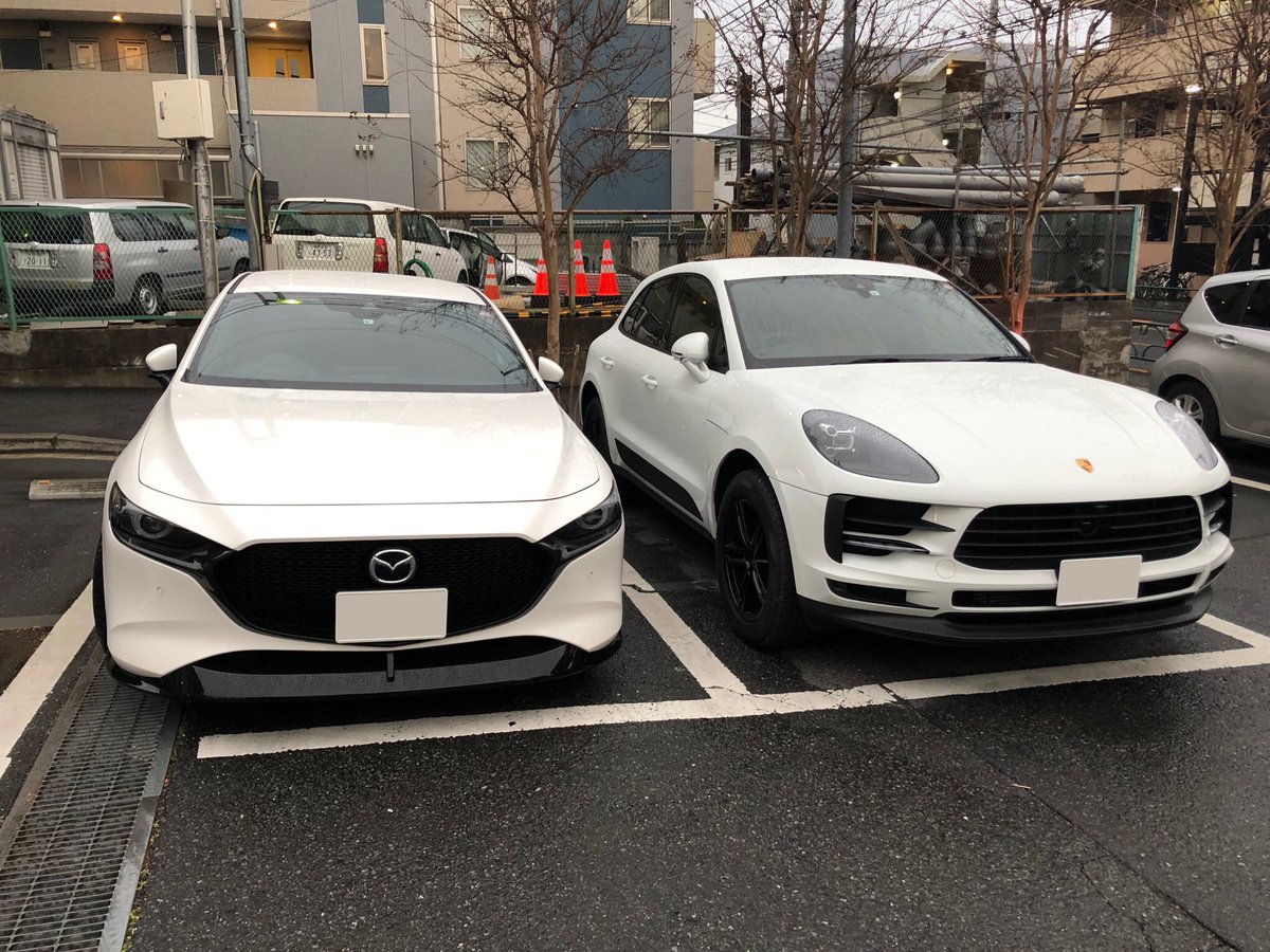 Kotaro Takada En Twitter Mazda3のナンバープレートの位置 マツダロゴを小さくして上げたい リップも細く目立たなくして ライトもイカリングじゃない顔に見えない水平基調のデザインにして ボンネットのぶった切ったようなエッジも滑らかにしてシグネチャーウイング