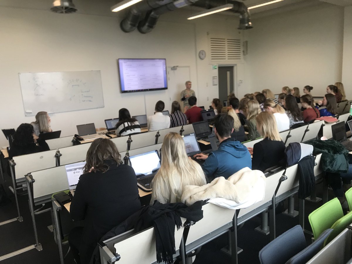 College Omaha samen met verpleegkundigen van Icare.  #wijkverpleging #omaha #icare #viaa #bn2020