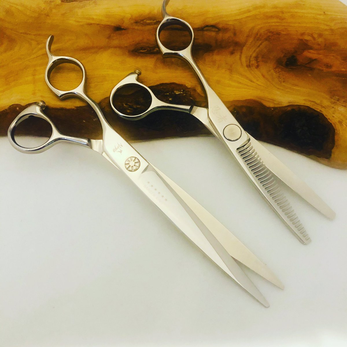 ninjascissors's tweet photo. Barber King Lefty set! 6.5” &amp; 7.0” thinners 6.0”https://t.co/Wi1pq1bFXJ
#ninjaclan #ninjascissors #britishmasterbarbers #barberuk #barber #barbershop #thebarberpost #barberlife #thecutlife #hairtool  #friseur #peluqueria #barbero #parrucchiere #cabeleireiro @britishmasterbarbers https://t.co/9GTqzDTuG4
