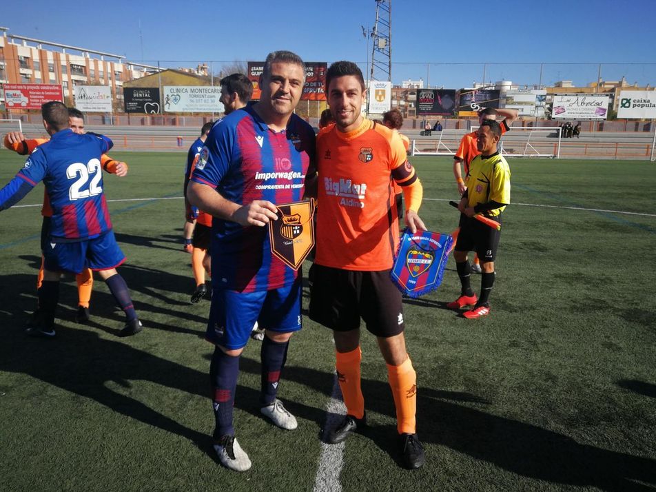 FEAFV's tweet photo. La solidaridad vence al #CáncerInfantil en #Valencia con el @LevanteUD Veteranos a favor de @Aspanion
➡️ https://t.co/swvIbIrz4p
#TriangularSolidario #FutbolSolidario #FutboldeVeteranos
@LevanteUDVTRNOS #AsociaciónMiembroFEAFV
@LUDhistoria https://t.co/iaZEKuIZJq
