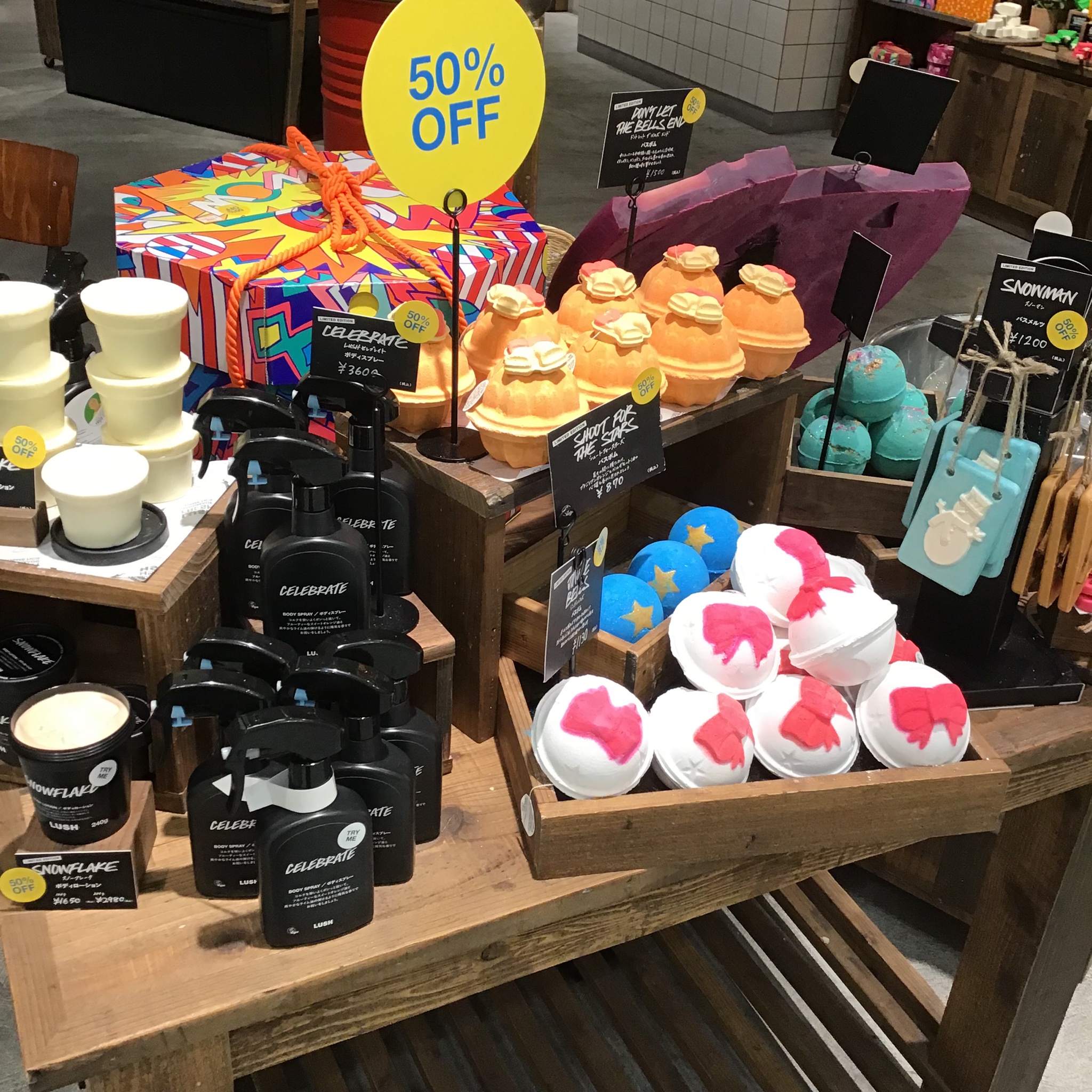 Lush アミュプラザ鹿児島店 商品をフレッシュなうちに お客様にお届けできるよう フレッシュセール開催中です 冬限定商品が50 オフです 残りわずかなのでお早めに そして 14日からは新商品発売です Lush ラッシュ アミュプラザ鹿児島