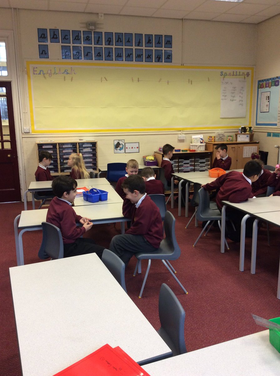 ABCPschool's tweet photo. #Class3J are acting out the conversation they think is happening in this photo #Starbird @SharonKingChai https://t.co/x27QYKpqCT