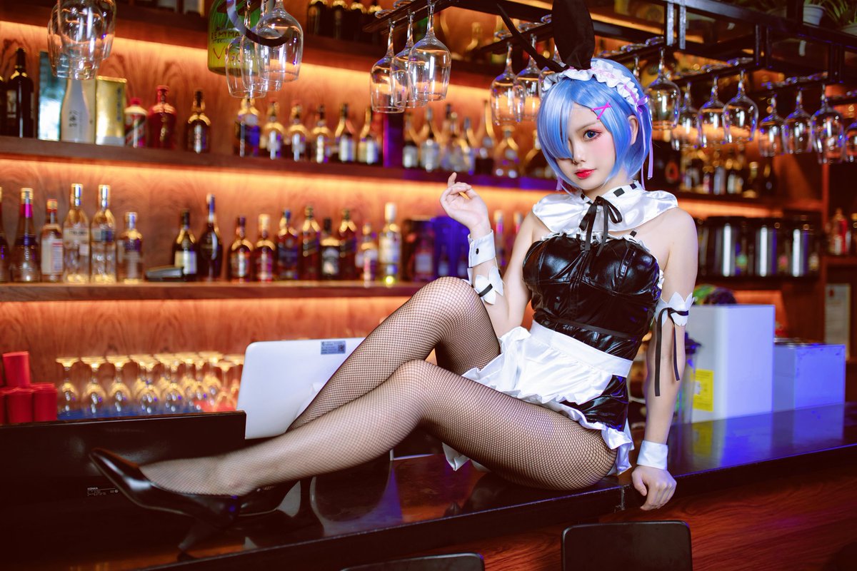 蕾姆兔女郎～
#黑丝 #网袜 #腿控 #足控 #兔女郎 #女仆装 #cosplay #制服 #蕾姆 #二次元 #成人 #r18

最喜欢你了～
全图41p购买看主页～
抄送:@bakafrosv
@fuli_shot 
@TIGERMKIII https://t.co/4otdmBh0f6