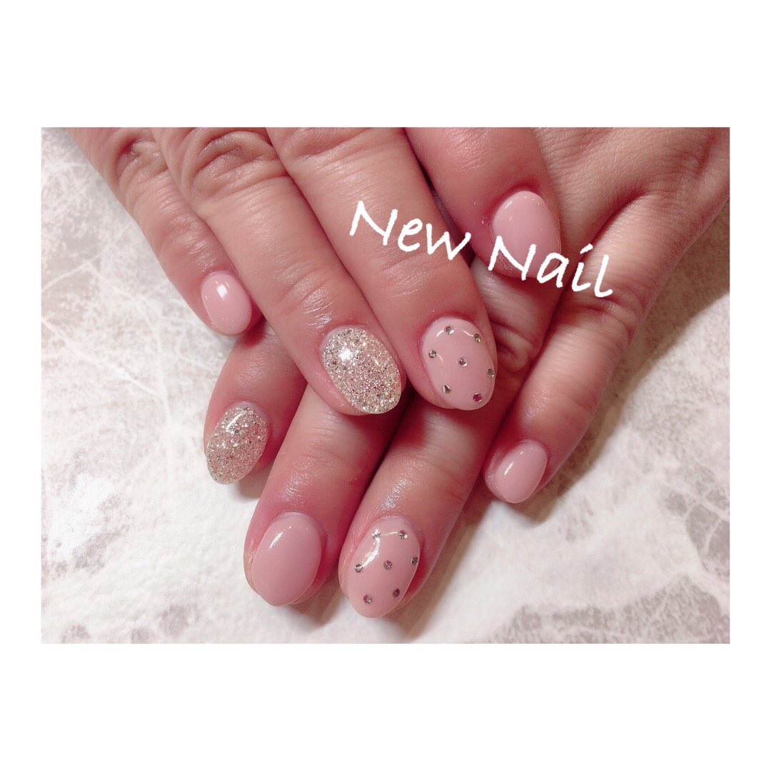 merisa_night's tweet photo. ディーラー仕事が多いときは、爪は短め!
新年初ネイル!
オフ込み3300円やでこれ!
しかも1時間仕上げ✨
私もう自分でネイルすんのやめるw
#freenail https://t.co/UmLepLa9zV