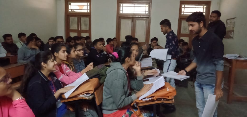 MamRajJetpur's tweet photo. SVEEP activities by campus ambassador at G.K.&amp;C.K. Bosamiya college jetpur @CollectorRjt @CEOGujarat @ECISVEEP https://t.co/9AWbAdjgbo