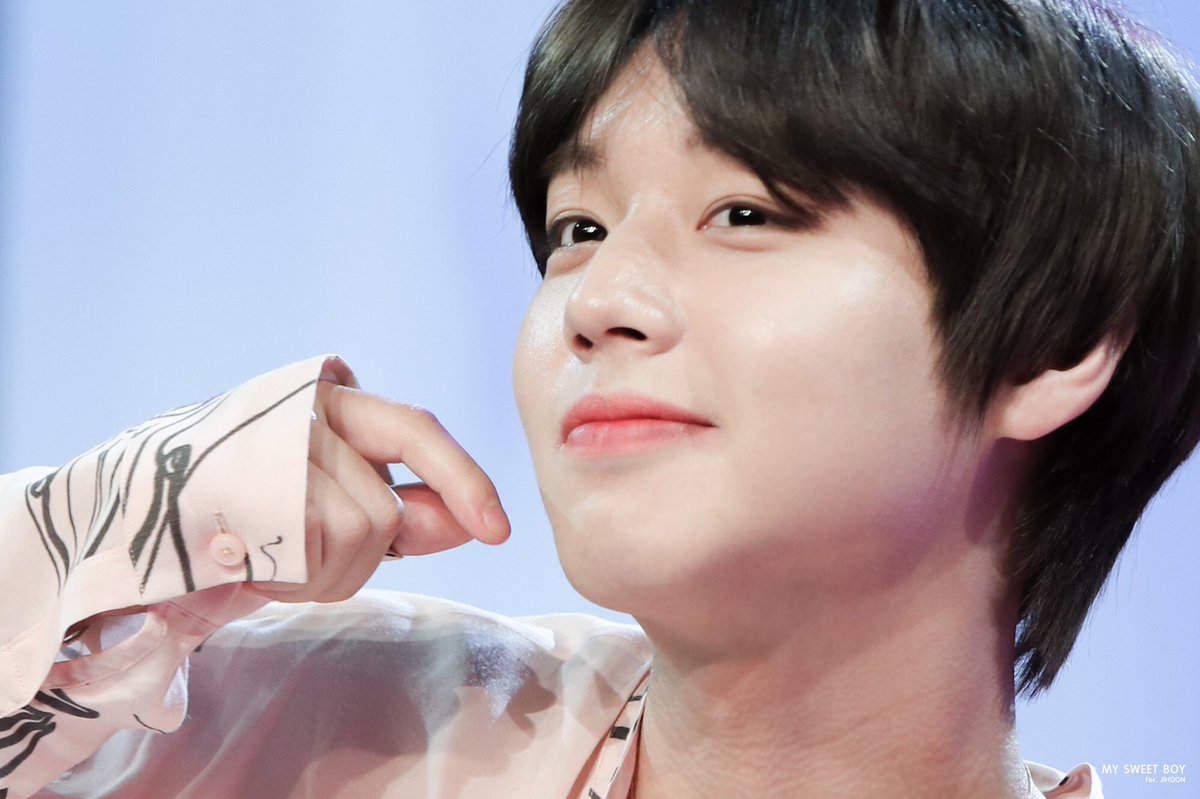 MYSWEETBOY_JH's tweet photo. 200105 아임미미 얼굴상영회

볼
꼬
집
❤️

#박지훈 #박미미 #아임미미팬사인회 #parkjihoon https://t.co/FDICmKt3RM
