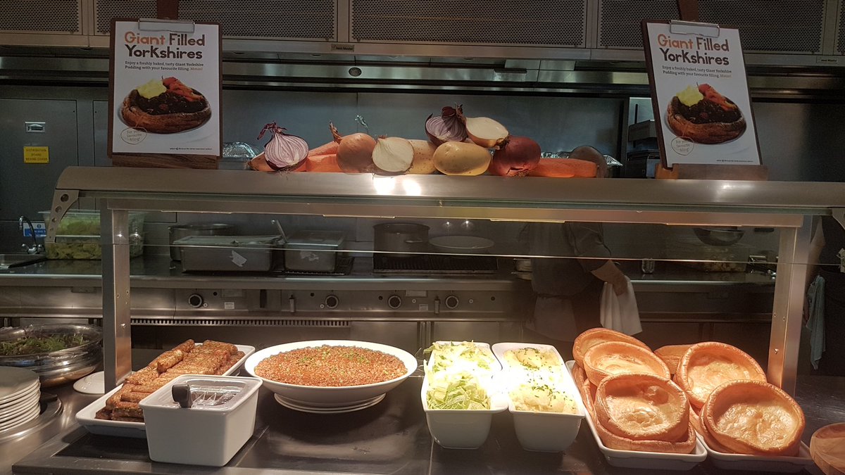 jamesjocky's tweet photo. @elioruk @Elior_Group @tom_elior @CathrynTemple @DFradgers perfect on a cold day. Giant Filled Yorkshire Pudding at Murray's Hinxton Hall #eliorfoodie #teamelior https://t.co/TjSz70PKoU