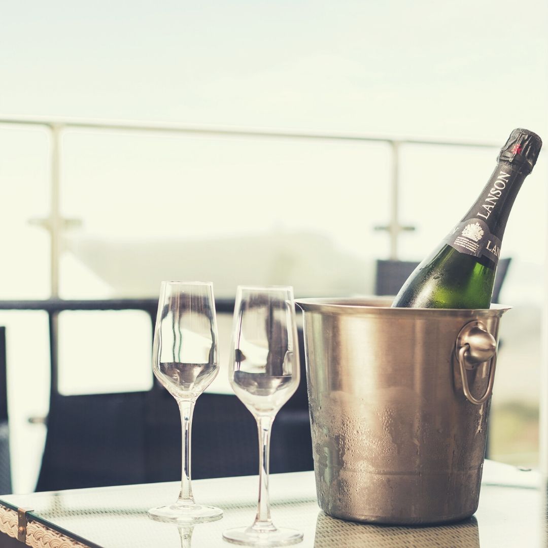 Congratulations to all of the newly engaged couples over the holiday period. The Beach at Bude offers a perfect location for couples to escape, wether it be a honeymoon or detox from the stresses of wedding planning.