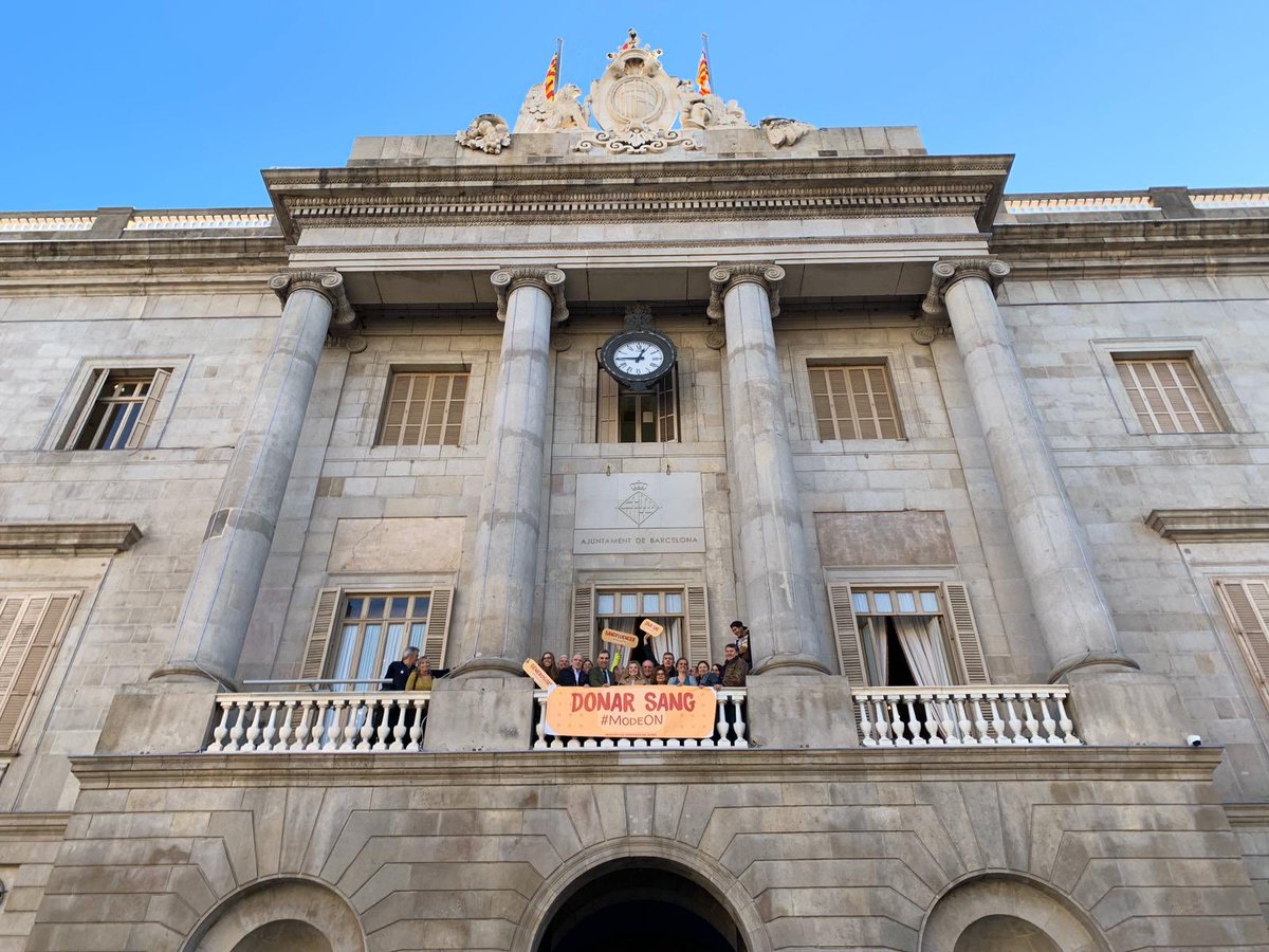 donarsang's tweet photo. Necessitem activistes. Activistes de la donació de sang! Avui hem posat el #DonarsangMODEON a les quatre capitals catalanes. Us necessitem! 💪🏻 Del 1️⃣0️⃣ al 1️⃣7️⃣ de gener, #MaratoDonantsCAT https://t.co/cqAWPfE3WW https://t.co/8XPMxoTnB9