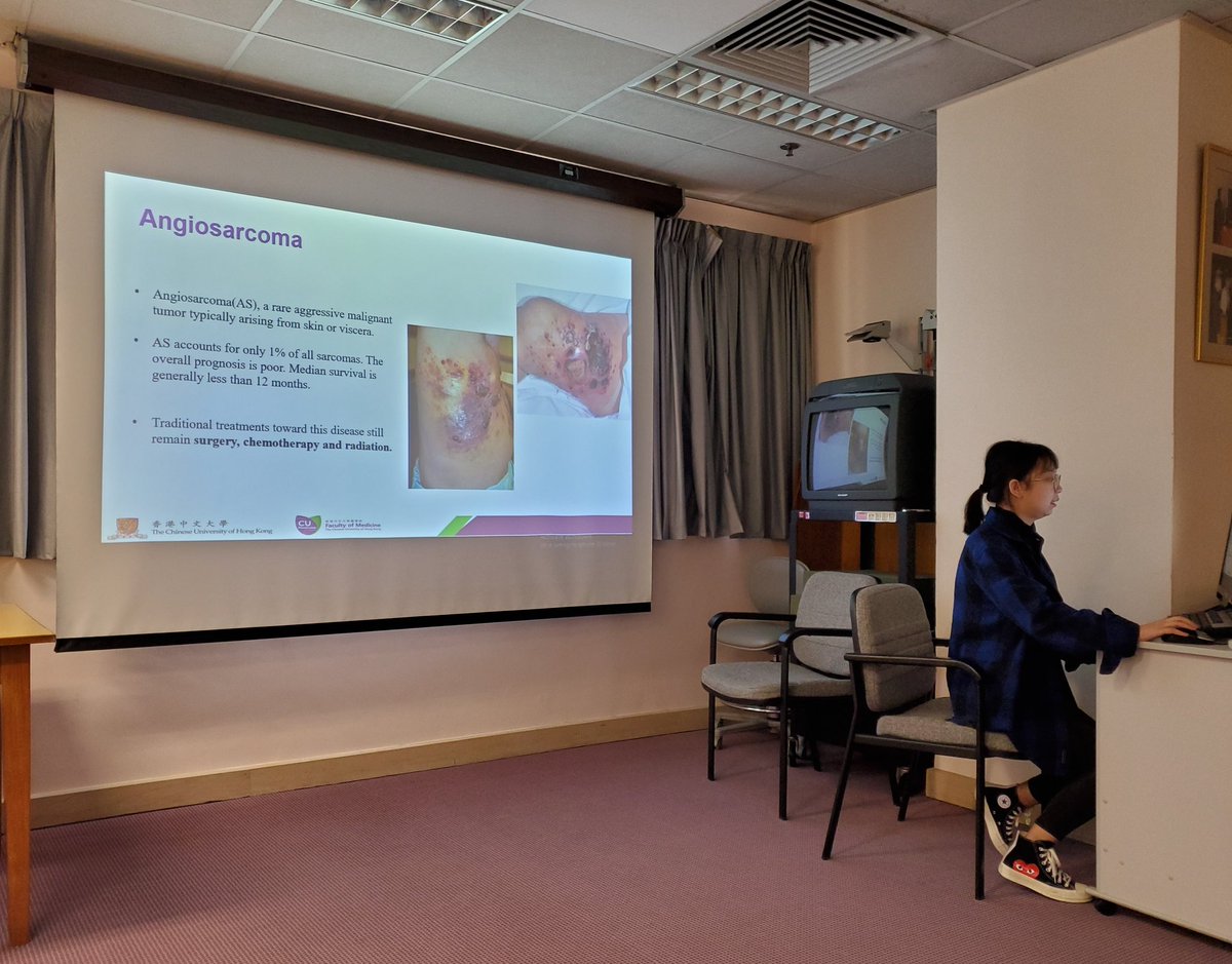 herbloong's tweet photo. Our #MPhil student @JoeyZhangYJ presented her work on potential #synergism of #histonedeacetylase (#HDAC) #inhibition &amp; #cytotoxics as novel Tx in #cutaneous #angiosarcomas during #postgraduate #research seminar. Well done! #CUHKSarcoma @CUHKMedicine #sarcoma @CUHKMedicine https://t.co/2RVmSKIHTw