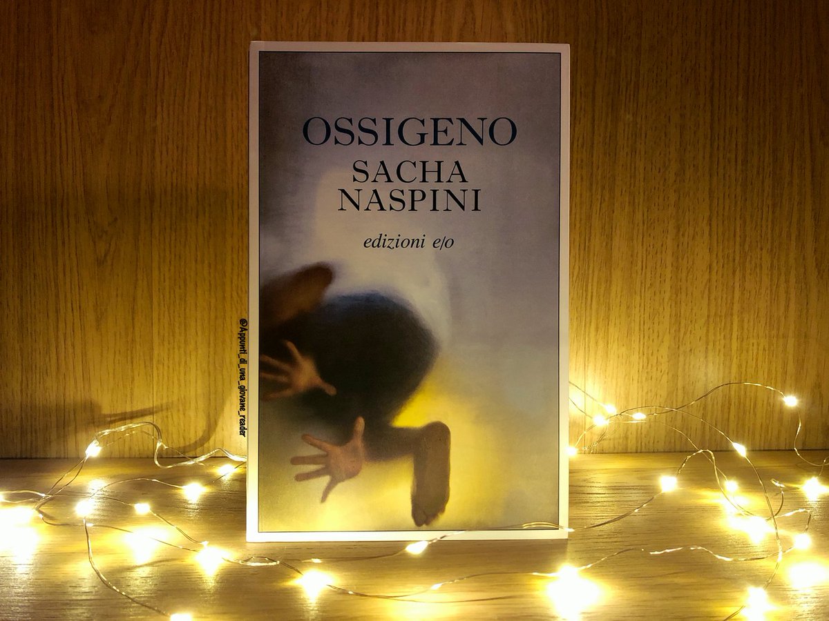 Ha inizio un nuovo anno di letture ed io, sul blog, vi parlo del primo romanzo letto in questo 2020. Si tratta di "Ossigeno" di @sachanaspini, edito <a href="/EdizioniEO/">Edizioni E/O</a> 

appuntidiunagiovanereader.blogspot.com/2020/01/recens…