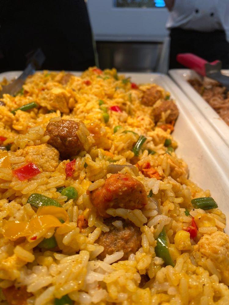 FelstedCatering's tweet photo. Welcome back! Straight into meat free Tuesday! Today we have for you a delicious choice of rice noodles in a black bean sauce with tofu and a medley of Quorn with fried rice and vegetables! Yum!! #felstedfamily #meatfreetuesday https://t.co/6NePtSKERy