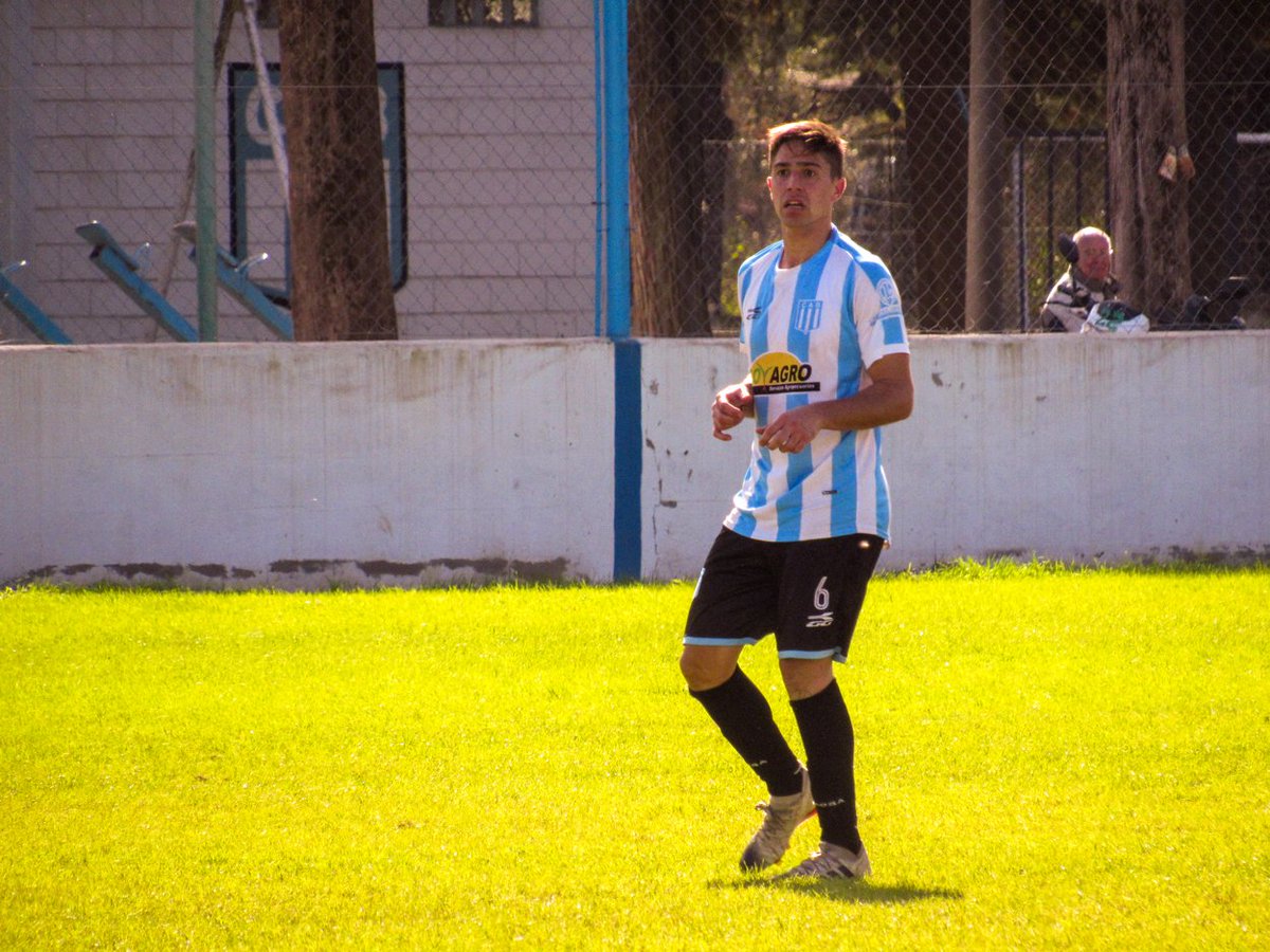 DePartidased's tweet photo. El "mamin" a las órdenes de Billalva.
El defensor de @moldesbelgrano Martín Grivarello se sumó días atrás al @ToroClubSyD. Su estadía será por el momento unicamente para el Torneo Provincial que comienza en los proximos días.
#DePartida #Deportes #Futbol #LRFRC #Belgrano #Toro https://t.co/Y502jggePD