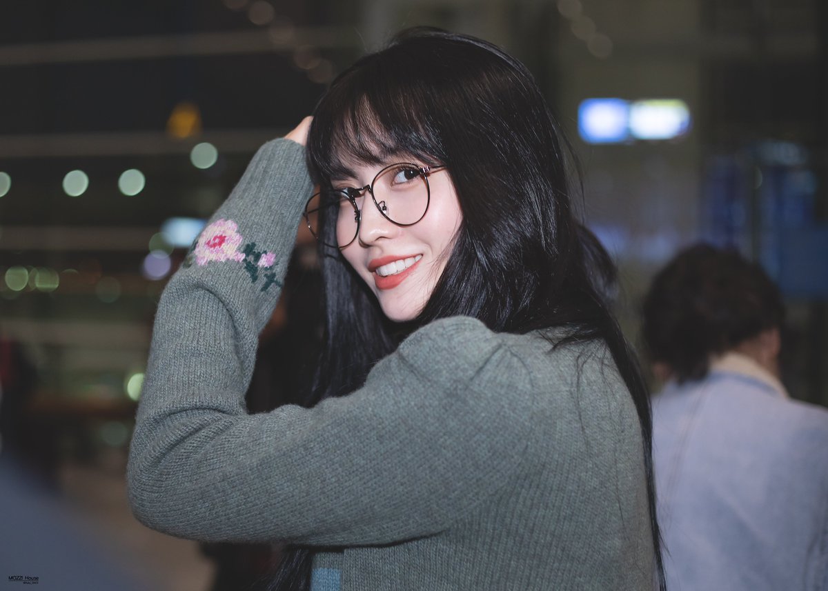 Ruby_ONCE's tweet photo. 191128 ICN 출국

Thank you for smile. 😊

#TWICE #트와이스 #MOMO #모모 #モモ #もも https://t.co/MbC8T4qNrg