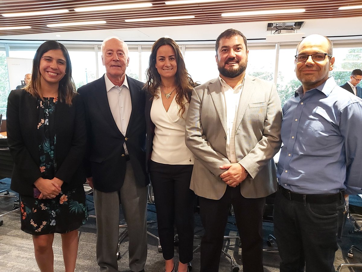 Damos inicio al lanzamiento de la cuarta versión del estudio "La Empresa que Queremos" de <a href="/EmpreConsciente/">Empresas Conscientes</a> y <a href="/visionhumanacl/">Visión Humana</a> junto a ejecutivos de distintas empresas en oficinas de <a href="/PwC__Chile/">PwC Chile</a>