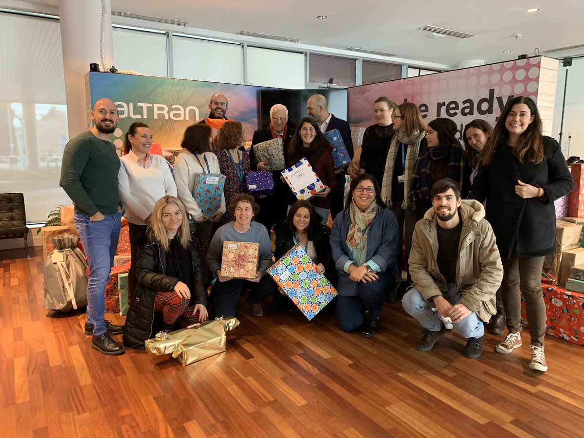 paz_mensajeros's tweet photo. Gracias a los trabajadores @altran_es que han hecho una vez más como Pajes de Sus Majestades los Reyes haciendo realidad el deseo de más de niñ@s, que ellos mismos escribieron en  sus cartas.
Encontraron los regalos que habían pedido en sus cartas haciéndoles muy felices. https://t.co/tq9iBzBolK