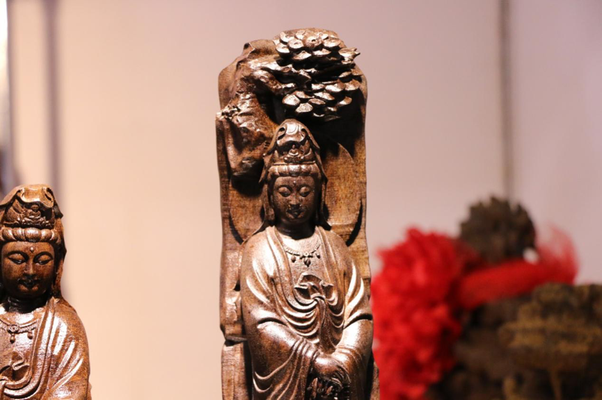 PutuoMount's tweet photo. Mount Putuo is a #Buddhist Mecca in #China, full of fascinating #craftsmanship available in the form of prayer beads and woodcarvings of Guanyin the Bodhisattva. 

#Putuo #Putuoshan #Buddha #Buddhism #photography https://t.co/BFAs5Kne1z