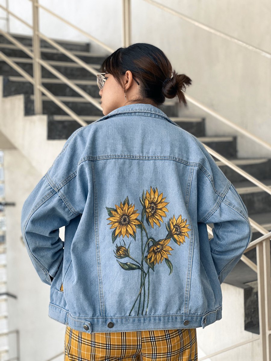 just spent the first few days of 2020 painting sunflowers on a thrifted jacket and fell in love with painting again 🥺🌻

( also commission me please i am: Broke )