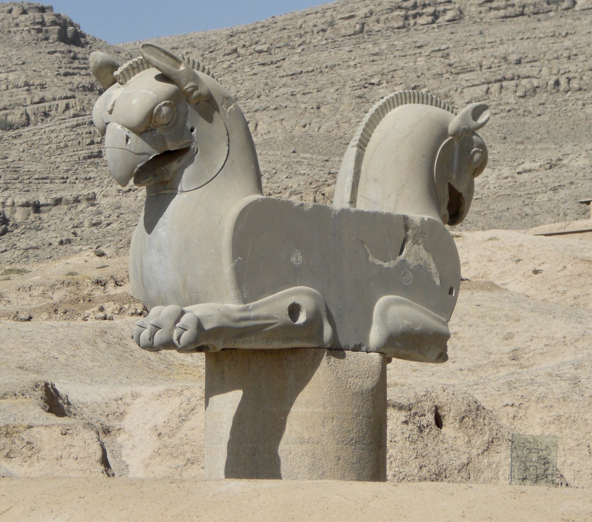 カフェバグダッド 古代ペルシャ帝国の首都だったペルセポリスの遺跡 ここは00年以上前にアレキサンダー大王軍の攻撃で廃墟になった わずかに残った遺構や壁画などが後世の人々にとっての貴重な財産になっている 一度失われたものは 未来永劫もとには