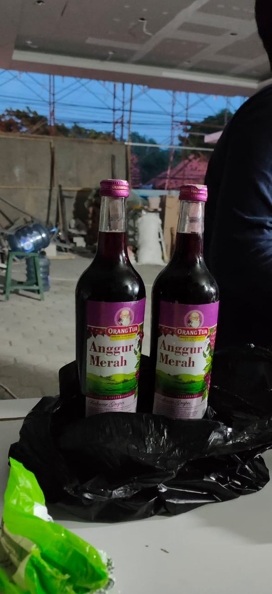 purwo069's tweet photo. Pocari sweat dapat mengembalikan ion tubuh yang hilang, tapi tak dapat mengembalikan hati yang ambyar

#lostem https://t.co/8Z8Lg00z08